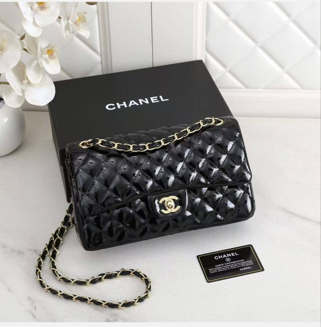 Chanel
nice quality
110 dhs✅
withbox

Zain143
♥️♥️♥️