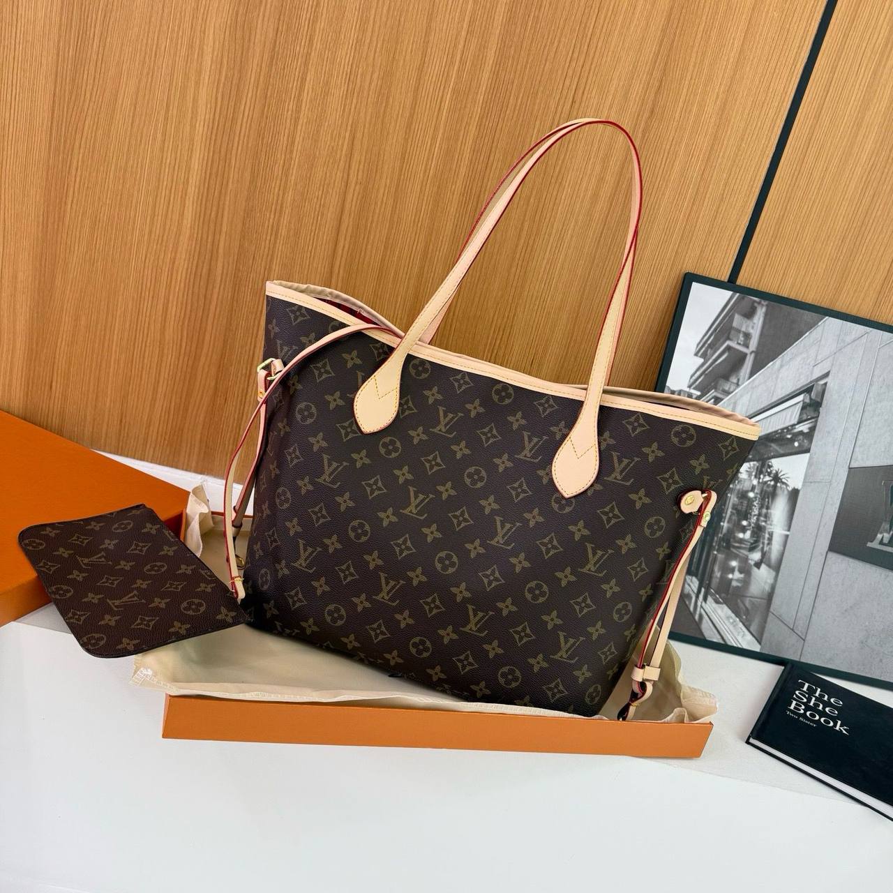 LV

90 dhs💓

43*33*29

with  box
🎁🎁🎁

Zain07
♥️♥️♥️