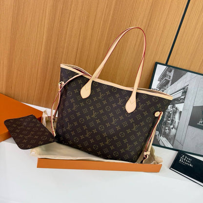 LV

90 dhs💓

43*33*29

with  box
🎁🎁🎁

Zain07
♥️♥️♥️