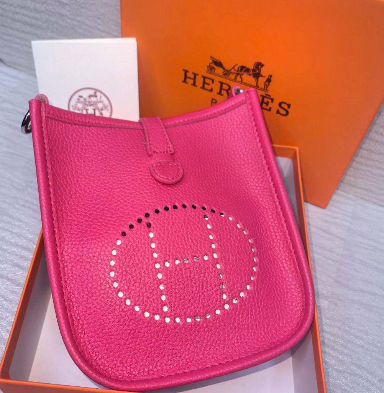 Hermes 

Good Quality 

With Box 
🎁🎁🎁

85 dhs❤️

Zain250
♥️♥️♥️
