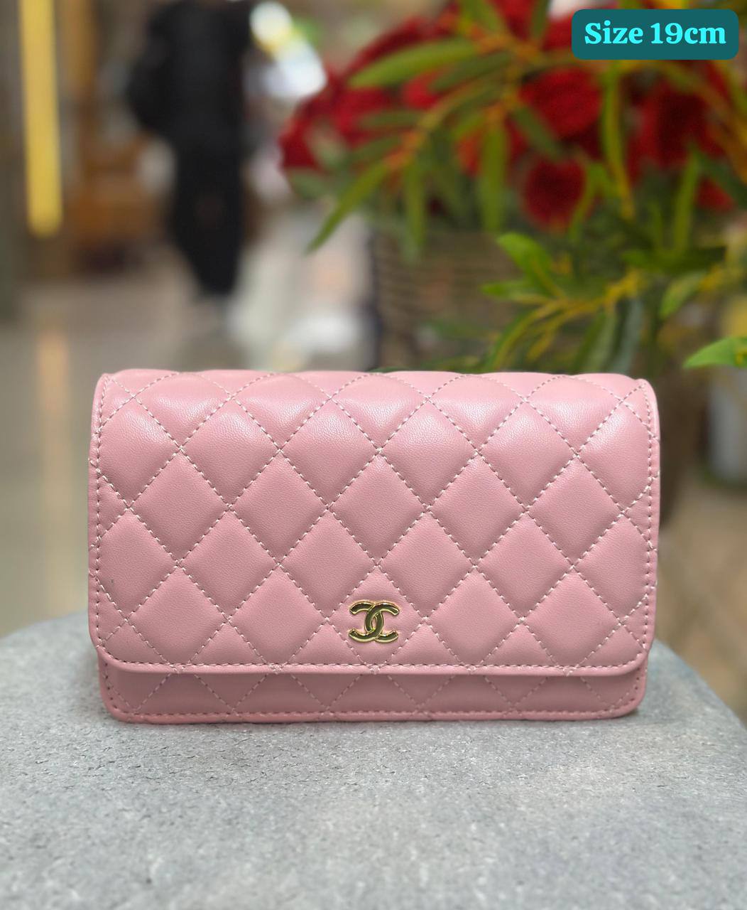 Chanel

Best quality
With box’s
🎁🎁🎁

85 dhs🗽
size 19cm

Zain158
♥️♥️♥️