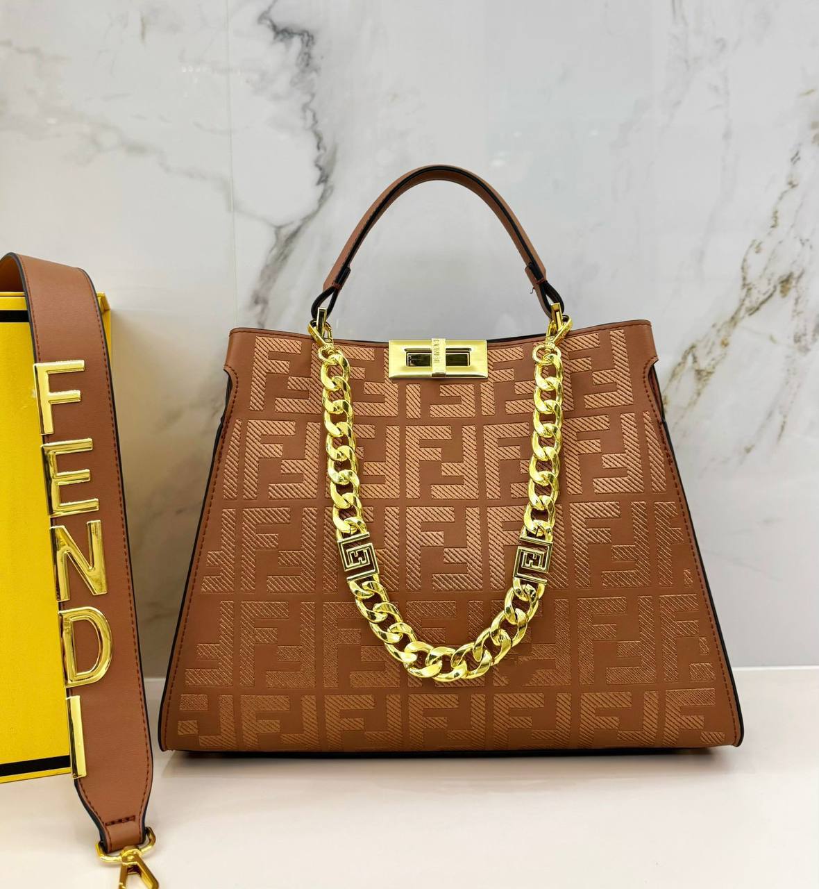 FENDI 
COPY ONE NEW CAME 
170 dhs💓

Zain39
♥️♥️♥️