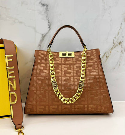 FENDI 
COPY ONE NEW CAME 
170 dhs💓

Zain39
♥️♥️♥️