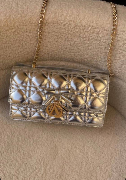 Dior
100 dhs🇦🇪🇦🇪

GOOD-quality 
with box

Zain35
♥️♥️♥️