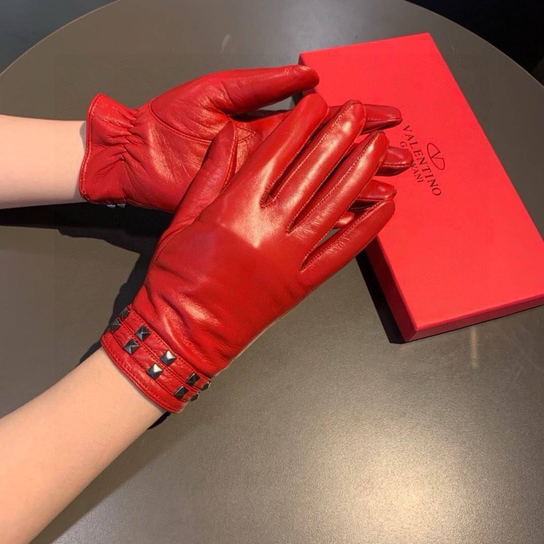 VALENTINO - GUCCI
💙*VIP QUALITY*💙
350 dhs✅✅

Zain281
♥️♥️♥️