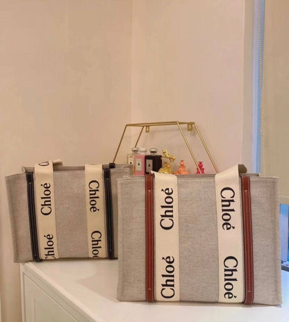 Chloe
95 dhs🪙🌨️
SIZE：37×26×12CM
Good quality

Zain35
♥️♥️♥️