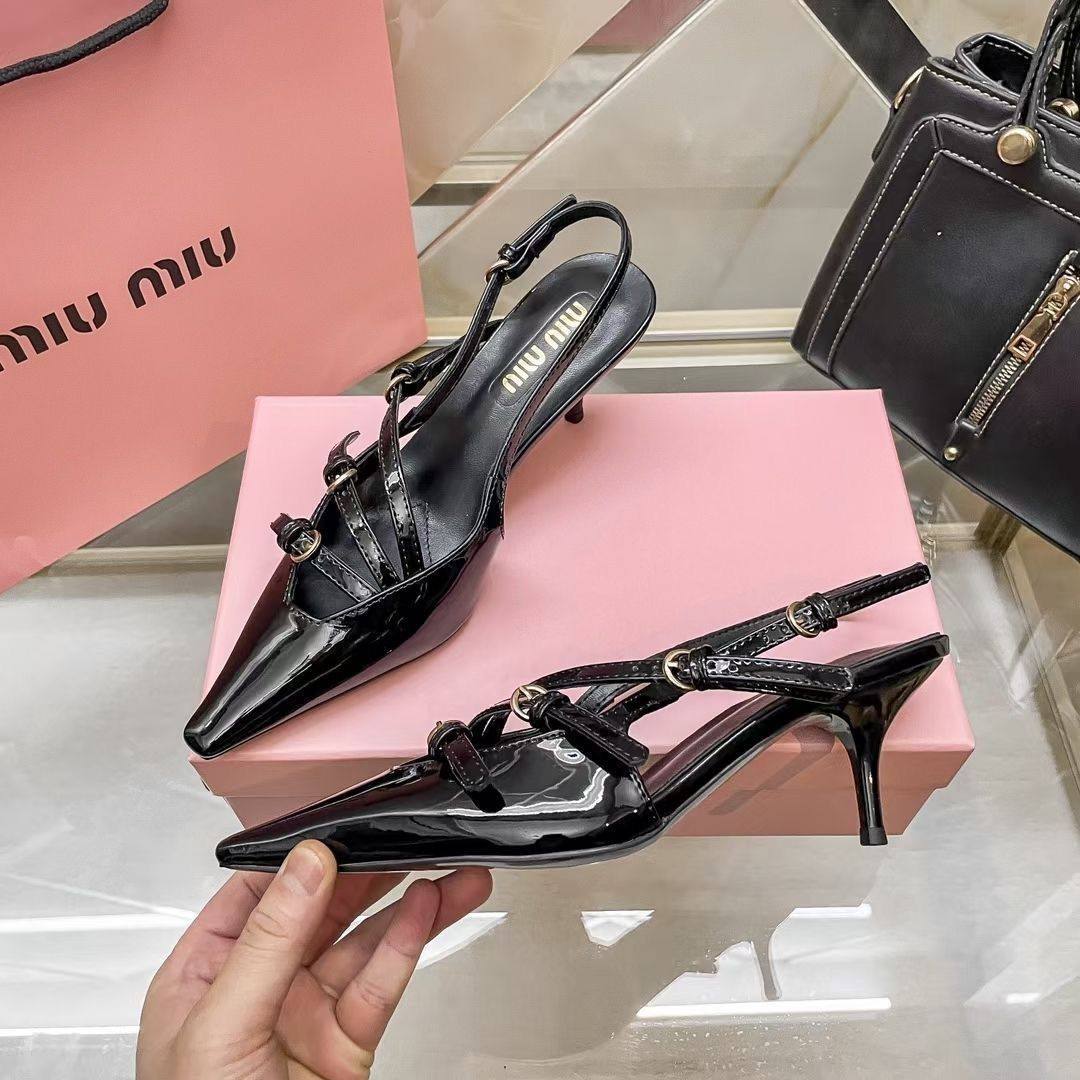 Miu Miu
Size :36 to41
110 dhs❤️

Zain241
♥️♥️♥️