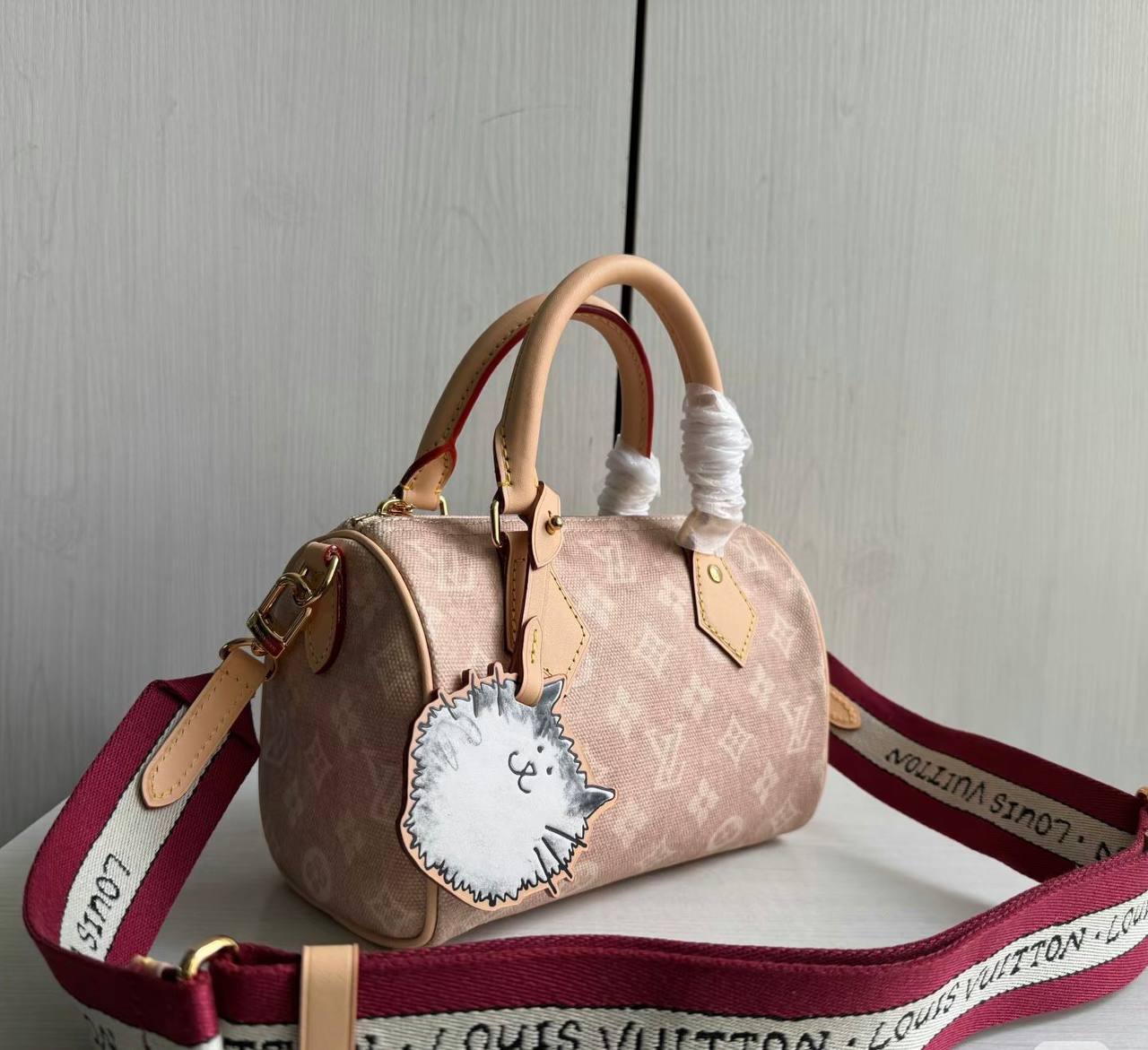 NEW✨LV✨
SUPER MASTER QUALITY🫶
WITH FULL PACKAGING🎁
SIZE::✨20CM✨
1150 dhs🪙💚

Zain254
♥️♥️♥️