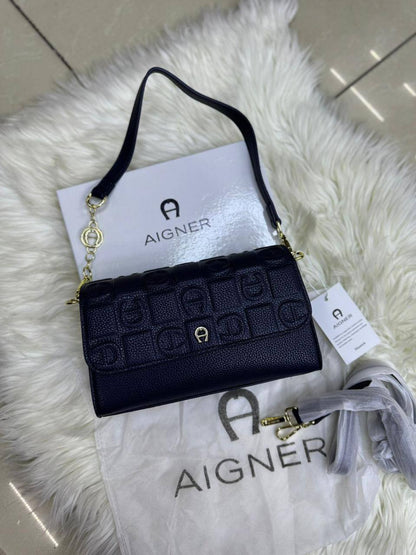 ❤️ Aignar  hobo
1️⃣ First quality +🎁
Size : 24 * 15 cm
95 dhs🪙🌨️
with box 🎁

Zain115
♥️♥️♥️