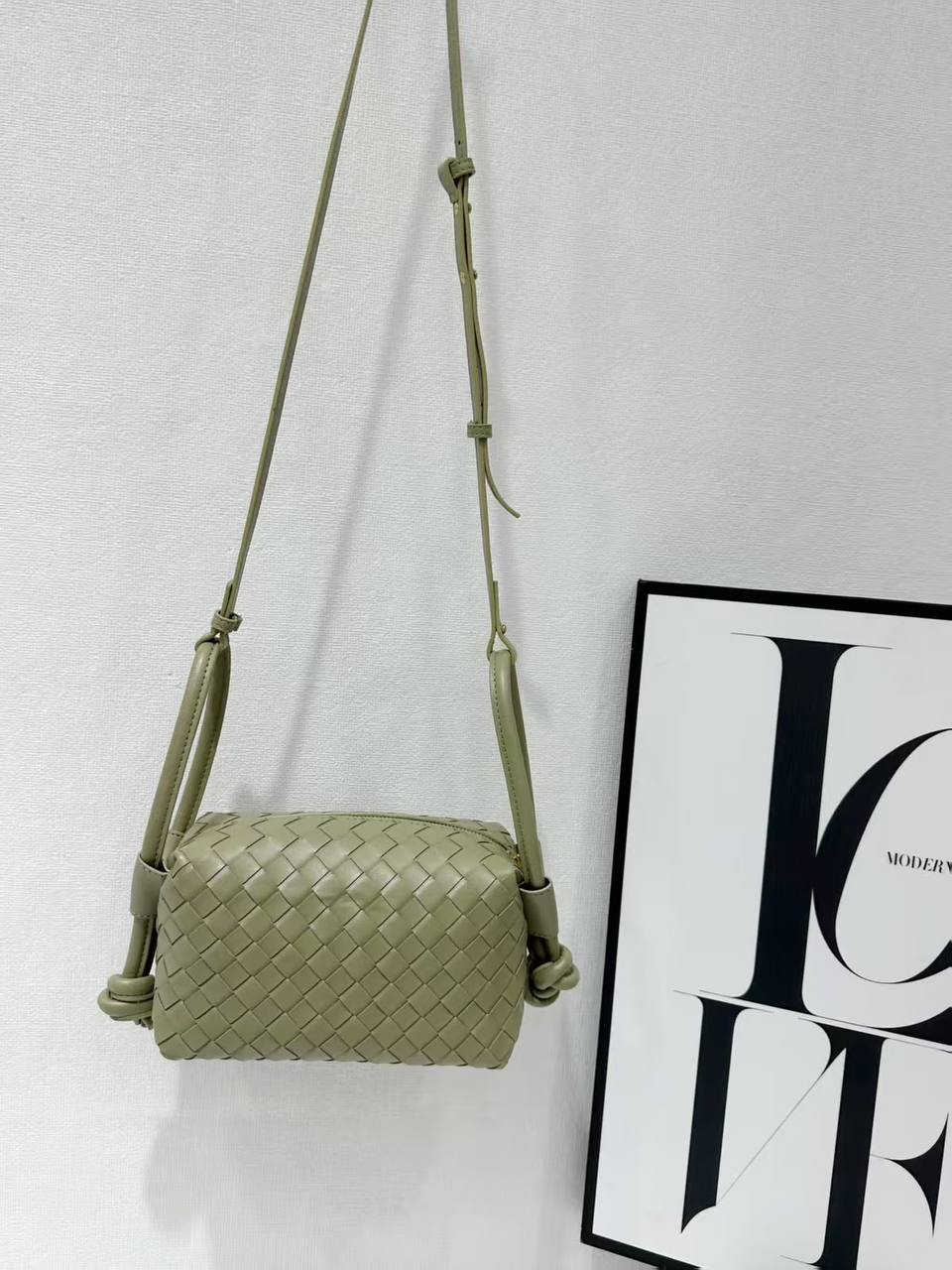 Bottega
95 dhs🇦🇪🇦🇪
With box
Size23cm

Zain219
♥️♥️♥️