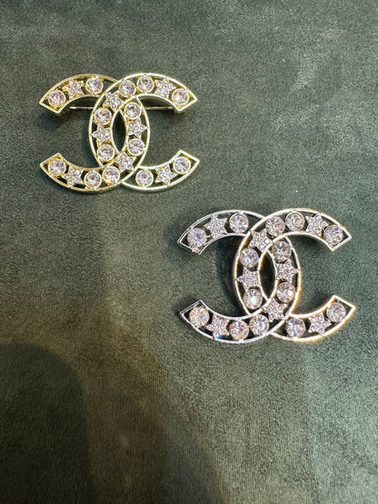 New arrival branded Brooches 

30 dhs🪙🌨️
40 dhs🪙🌨️

pc with branded box and paper bag🎁🎁🎁

Zain243
♥️♥️♥️