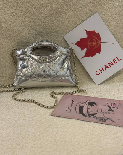 Chanel 
Master
 19Cm 

With Box
🎁🎁🎁

230 dhs✅

Zain131
♥️♥️♥️