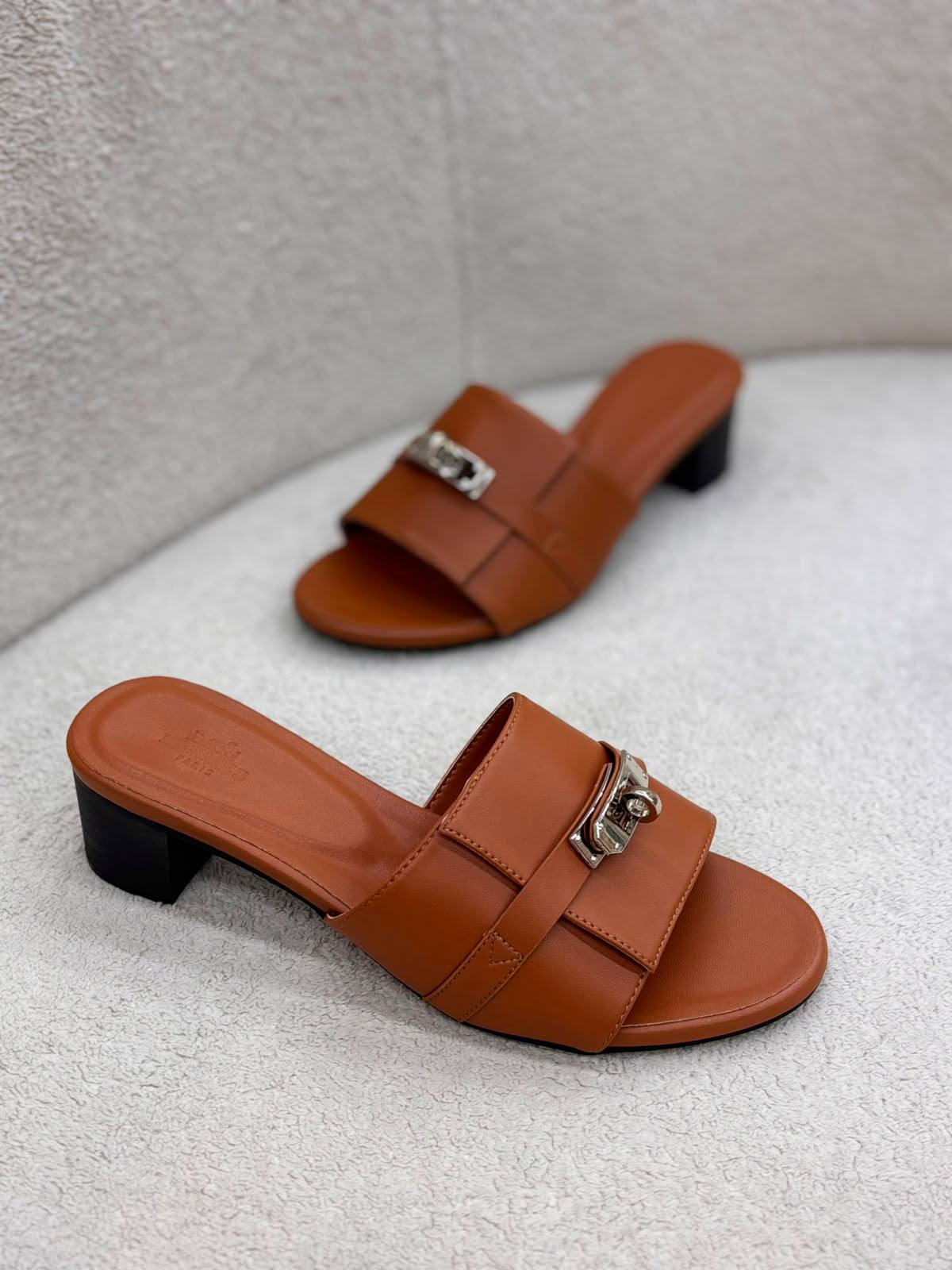 Hermes 
110 dhs✅
Size 36-42

Zain55
♥️♥️♥️