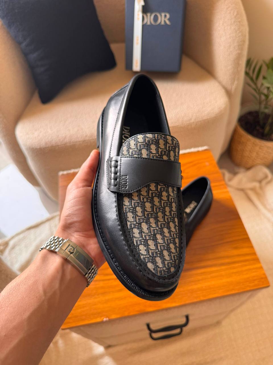 Christian Dior
*AAA QUALITY*
*size: 40 to 46*
490 dhs💓

Zain185
♥️♥️♥️