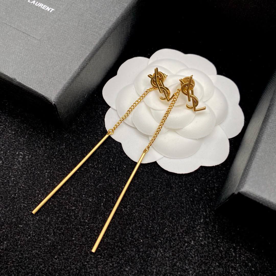YSL Earrings
Master quality 

*55* AED normal box 📦

Zain48
♥️♥️♥️