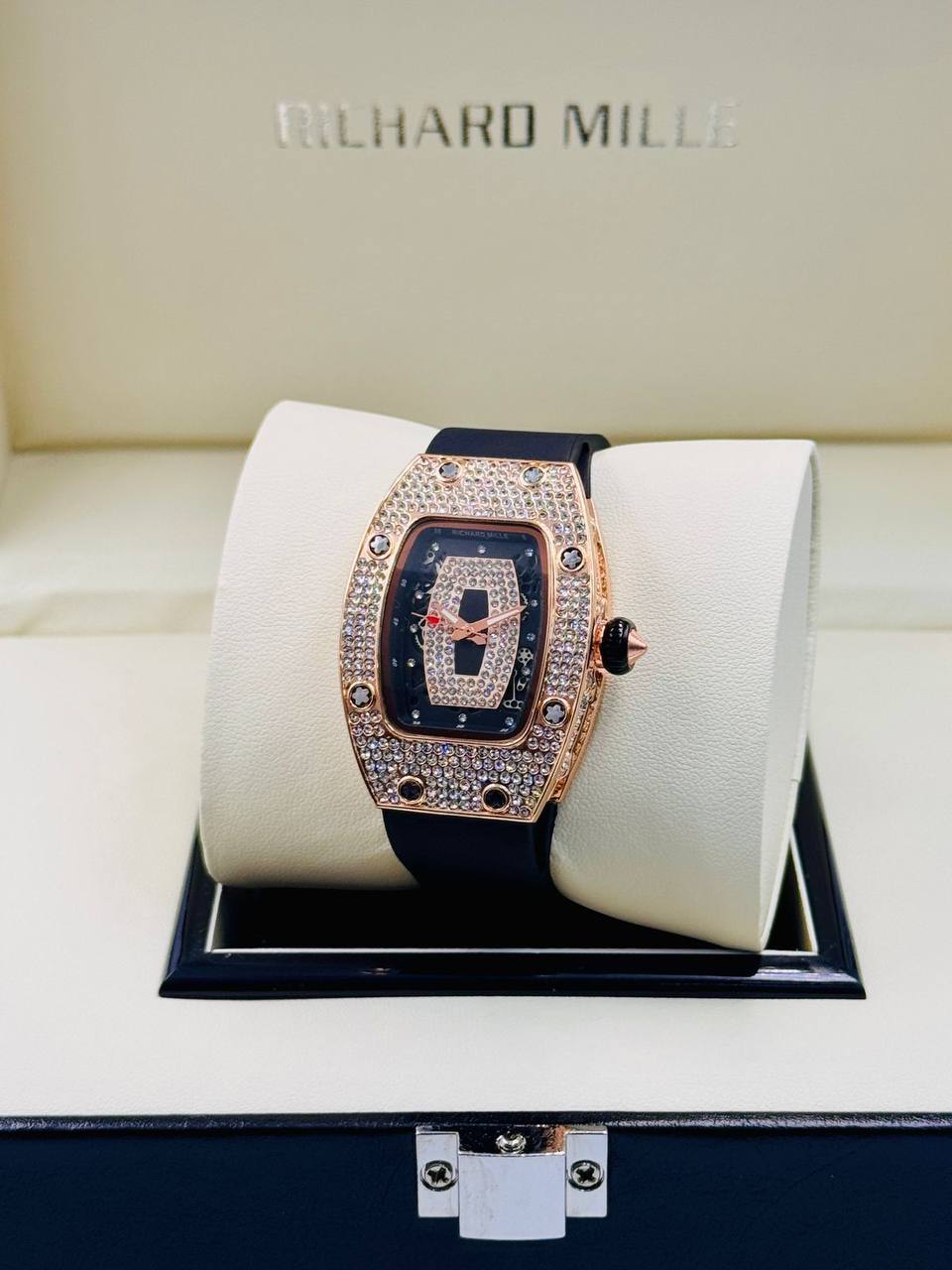 Richard Mille ladies
*First quality*🔥
130 dhs💓

Zain08
♥️♥️♥️