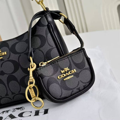 Coach
110 dhs🇦🇪🇦🇪
with box
size 24×7×14cm
with small bag and cherry

Zain42
♥️♥️♥️
