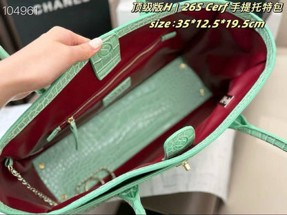 Chanel
Copy one 
with box 
280 dhs🇦🇪🇦🇪

Zain137
♥️♥️♥️