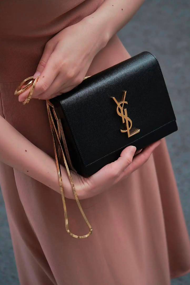 YSL
110 dhs🇦🇪🇦🇪
Size：19CM
good-quality with box

Zain35
♥️♥️♥️