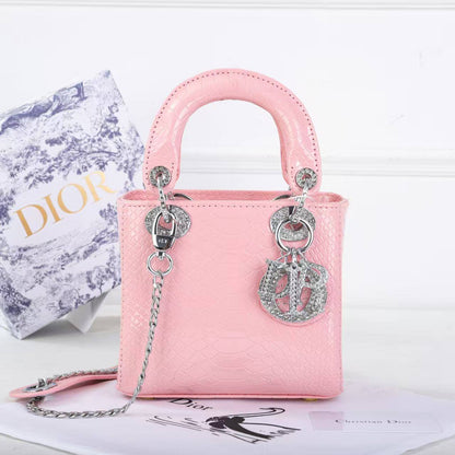 DIOR
SIZE………. 17 CM🌷
120 dhs🪙🌨️
With BOX✅

Zain244
♥️♥️♥️