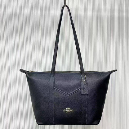 Coach
With zipper 
75 dhs💓

Zain232
♥️♥️♥️
