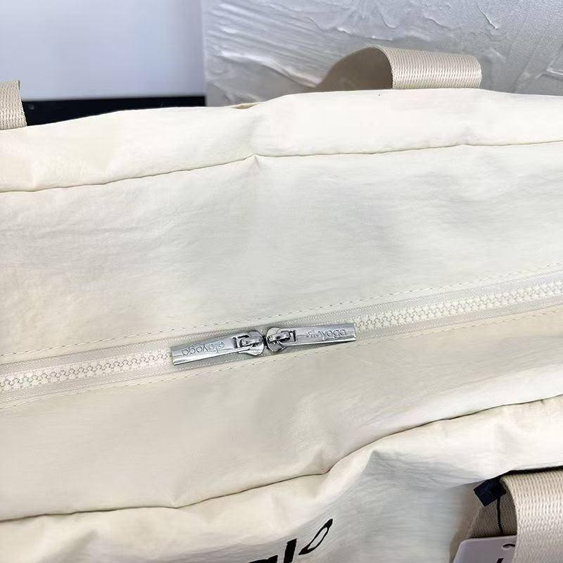 ALO  
Fashion bag
Good quality 
Size : 48 * 27 * 18 cm
80 dhs🇦🇪🇦🇪

Zain115
♥️♥️♥️