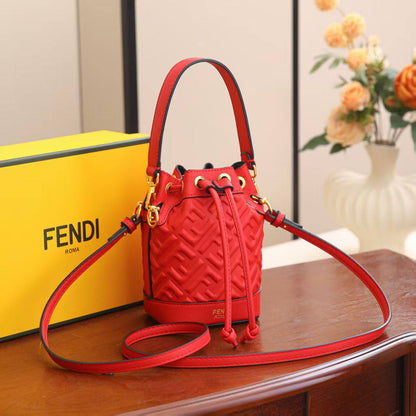 FENDI
 GOOD QUALITY

 WITH BOX 🎁

100 dhs✅

Zain39
♥️♥️♥️