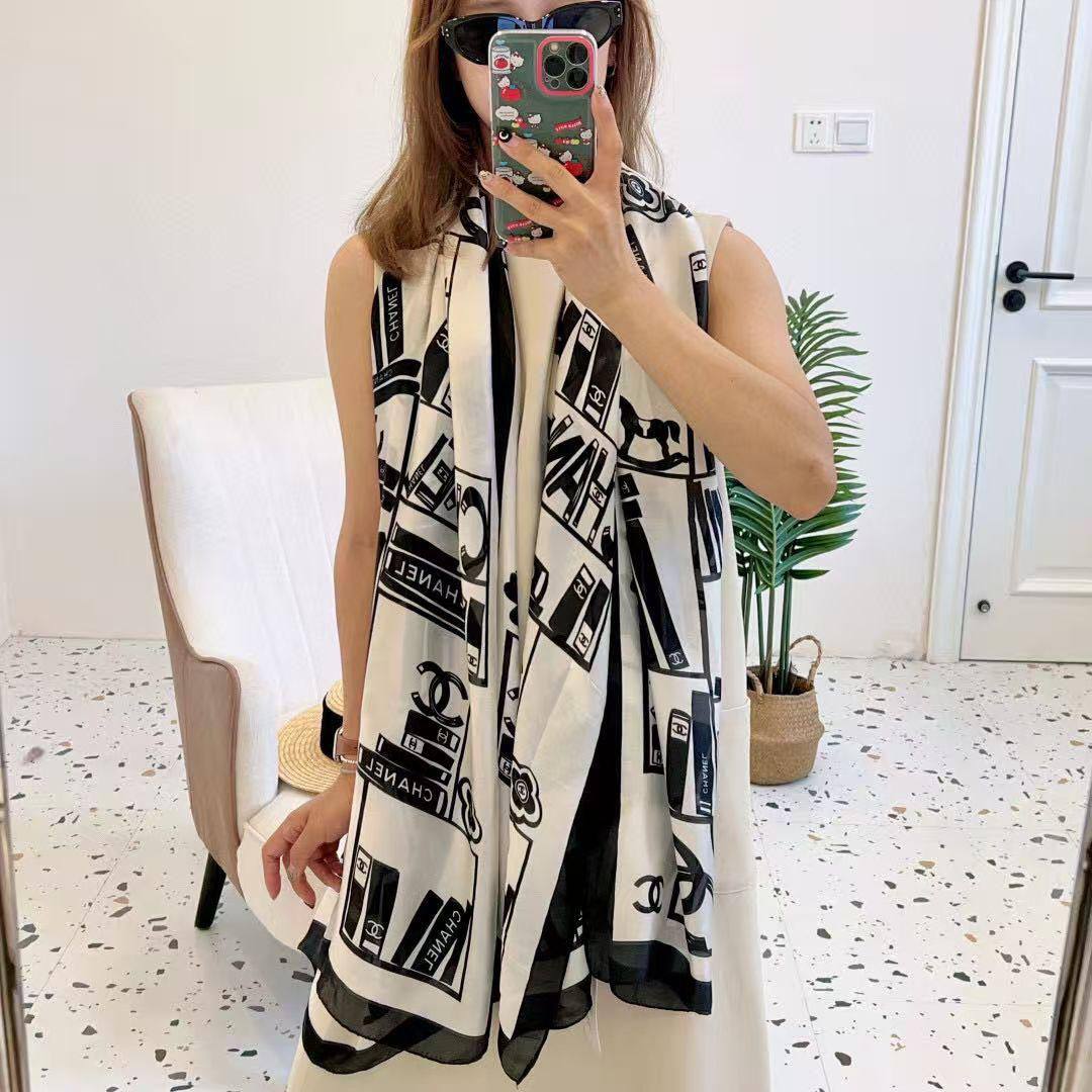 Silk scarf 
40 dhs❣️

Zain93
♥️♥️♥️