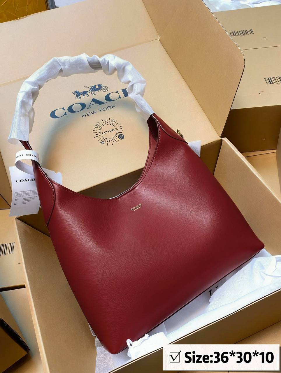 Coach

115 dhs✅ 

with box
🎁🎁🎁

Zain46
♥️♥️♥️