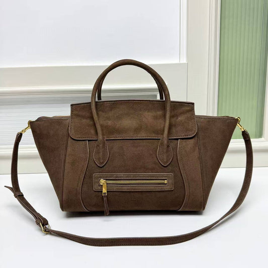 Celine
Suede 💕370 dhs🌺
Leather 💕350 dhs🌺

Zain228
♥️♥️♥️