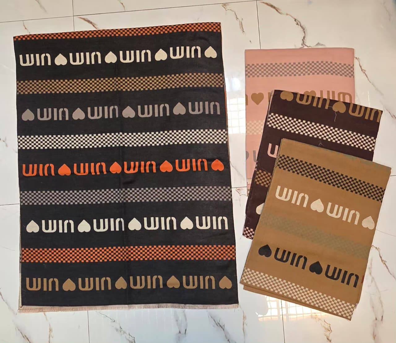 Scarf
40 dhs✅

Zain232
♥️♥️♥️