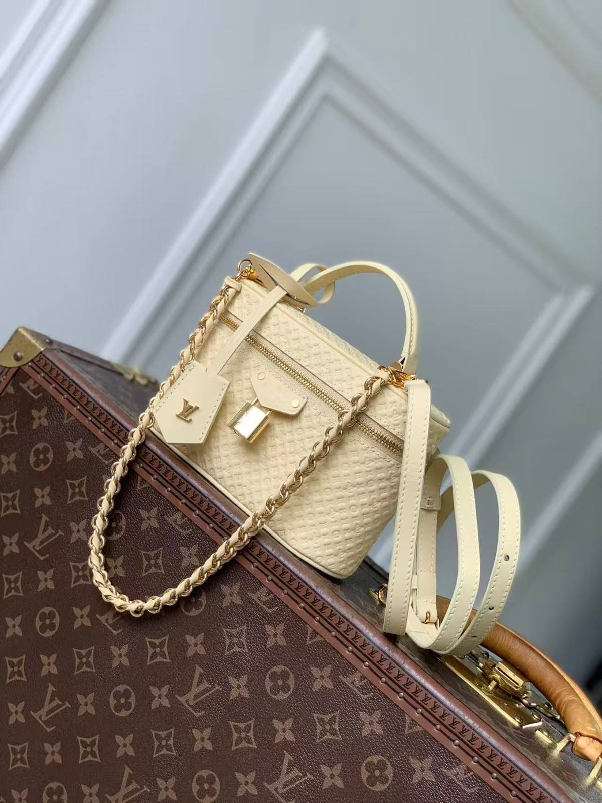 LV Vanity Chain Pouch
*Size 19 cm*
For Price 👇 WhatsApp✅
0568585901 
0507557372
0552275751 Owner Zain 👌

Zain274
♥️♥️♥️