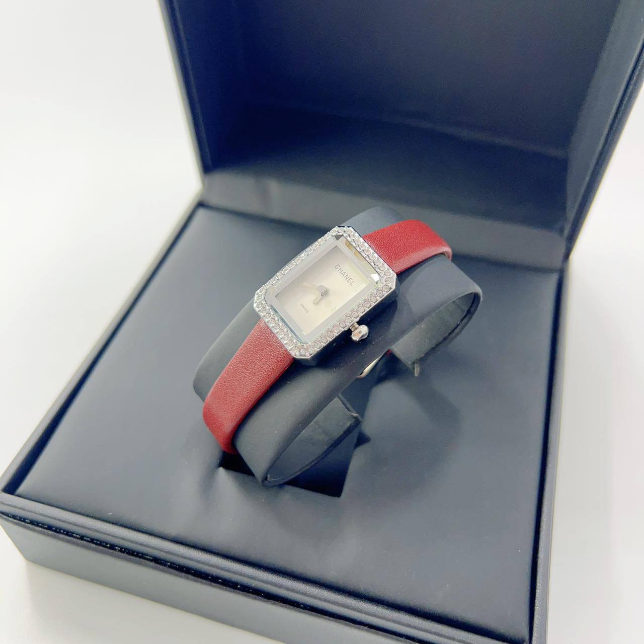 Leather belt ladies 
55 dhs🇦🇪🇦🇪

Zain45
♥️♥️♥️