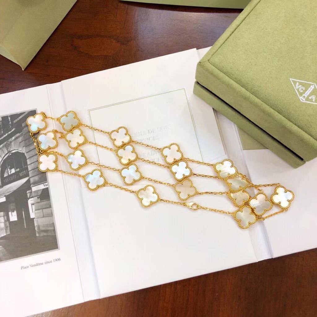 LONG NECKLACE
 20 FLOWER
VANCLEAF 

170 dhs🪙🌨️ Normal Box

WITH MASTER BOX 
🎁🎁🎁
260 dhs🪙🌨️

Zain89
♥️♥️♥️