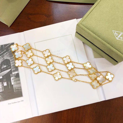 LONG NECKLACE
 20 FLOWER
VANCLEAF 

170 dhs🪙🌨️ Normal Box

WITH MASTER BOX 
🎁🎁🎁
260 dhs🪙🌨️

Zain89
♥️♥️♥️