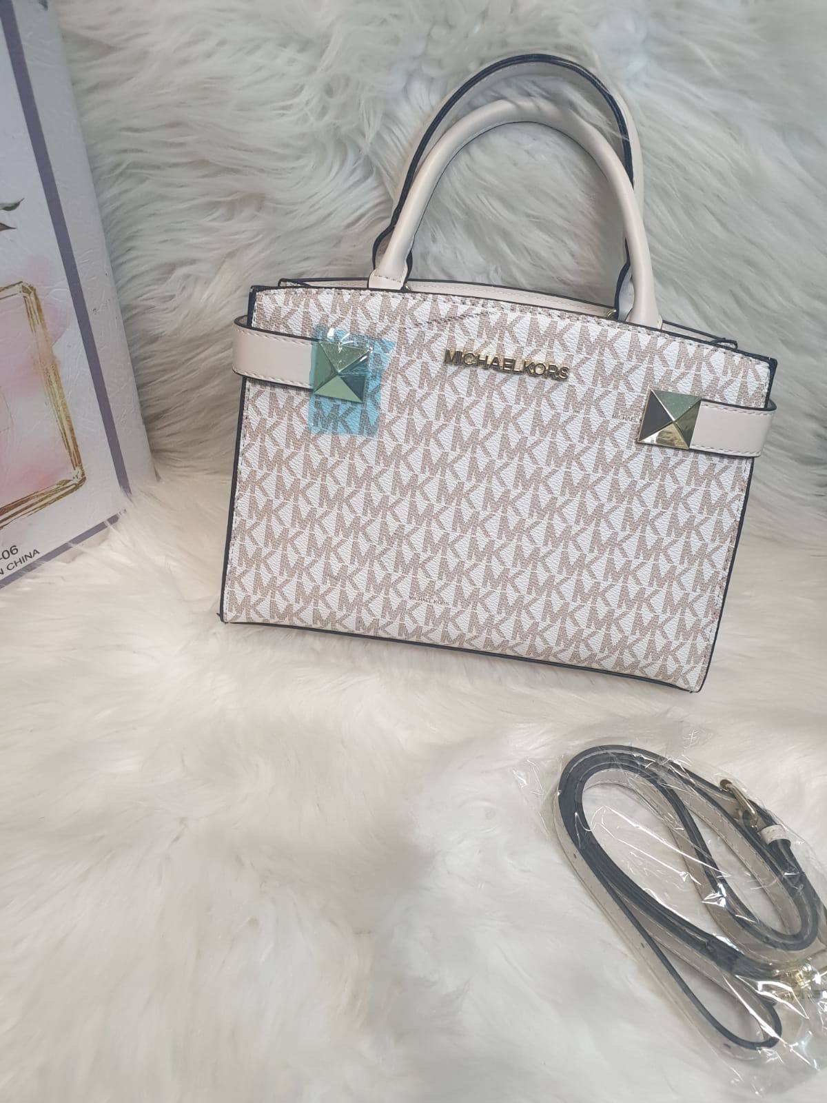 MK
⚡26 cm
⚡with box
100 dhs✅

Zain118
♥️♥️♥️