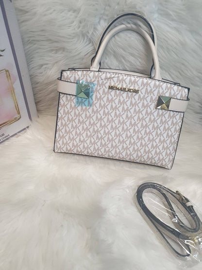 MK
⚡26 cm
⚡with box
100 dhs✅

Zain118
♥️♥️♥️