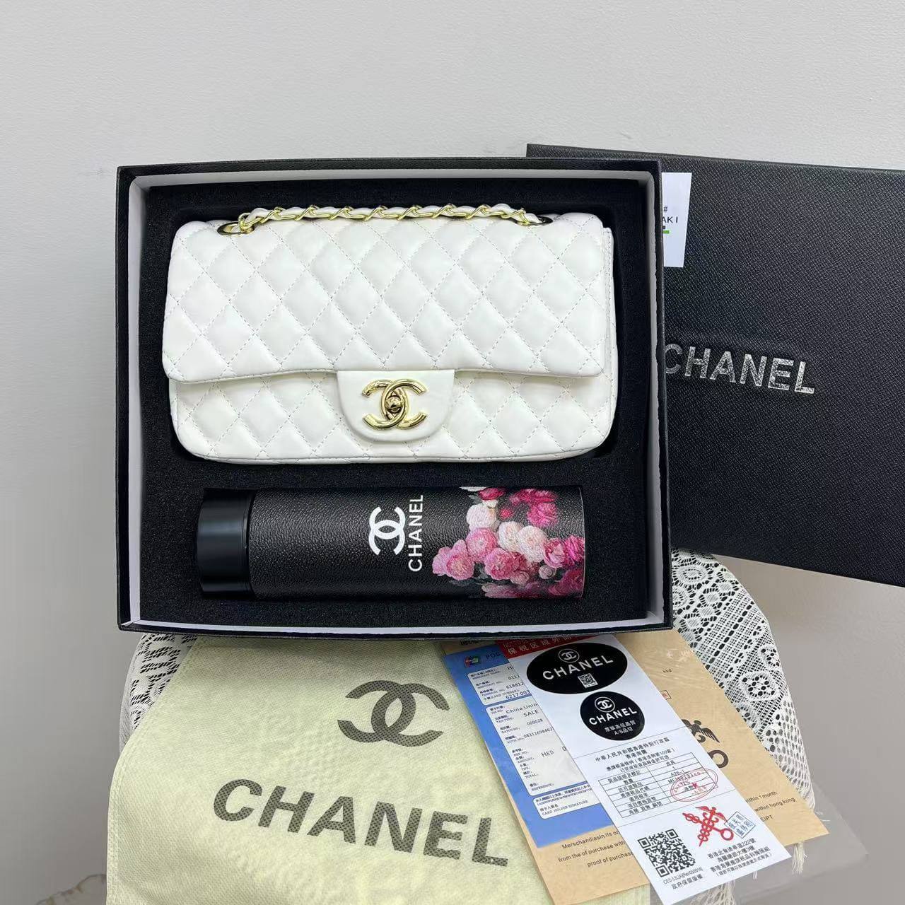 Chanel

 with box 
🎁🎁🎁

115 dhs🇦🇪

Zain232
♥️♥️♥️