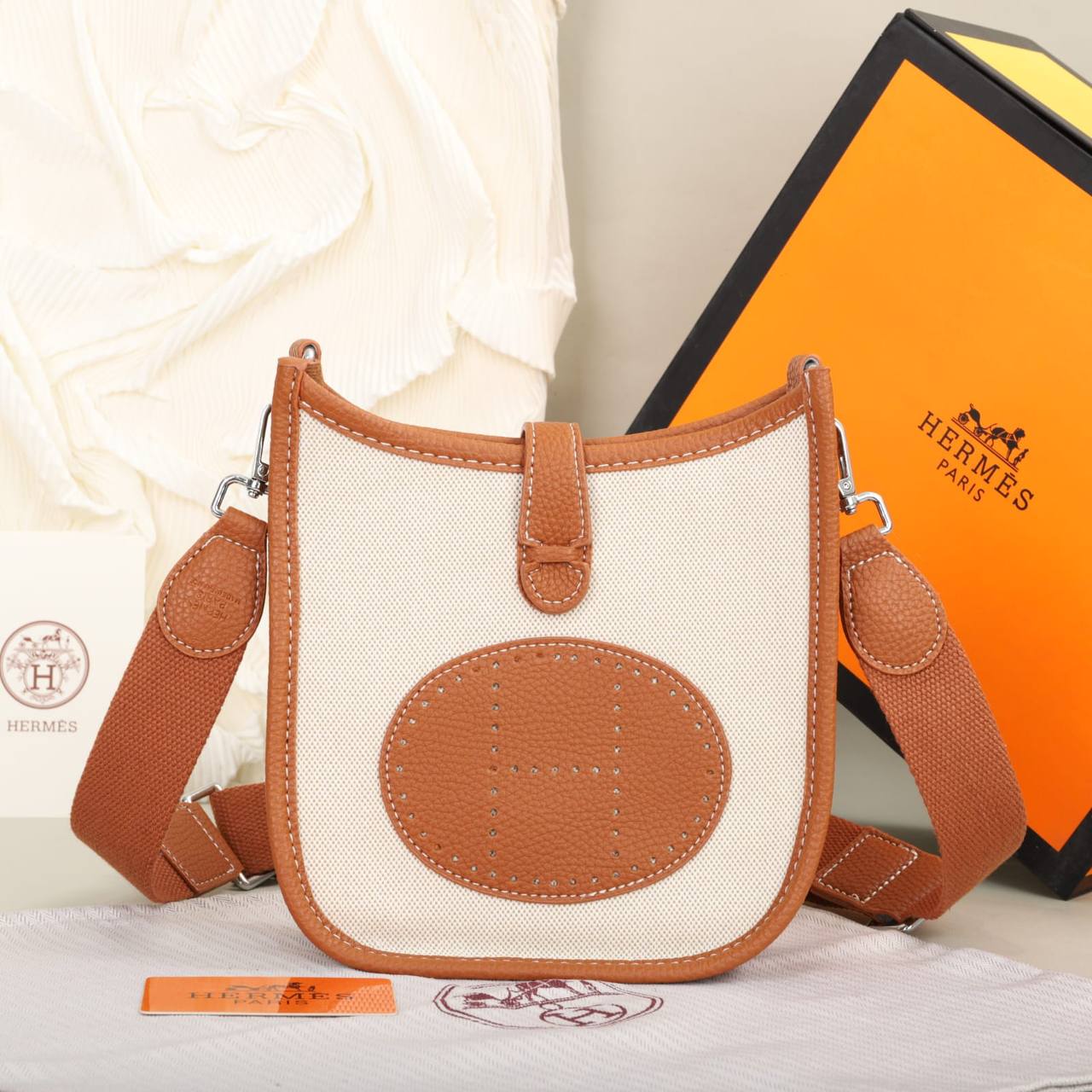 Hermes 
90 dhs🇦🇪🇦🇪 
with box

Zain235
♥️♥️♥️