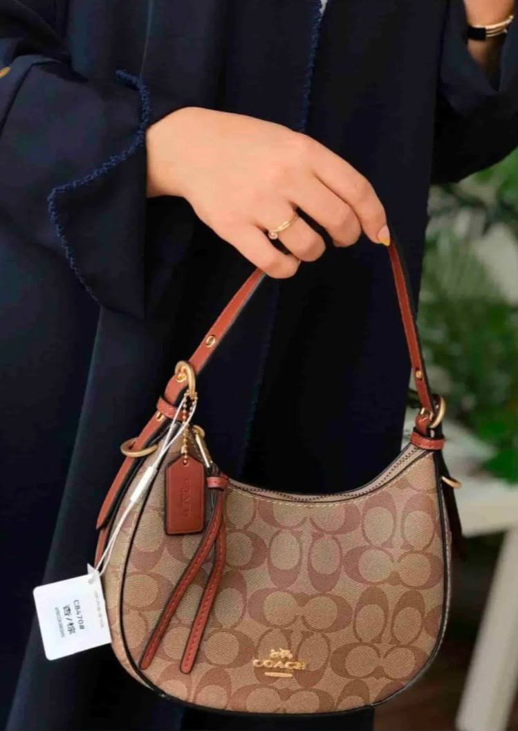 Coach
95 dhs✅
Good quality

Zain35
♥️♥️♥️