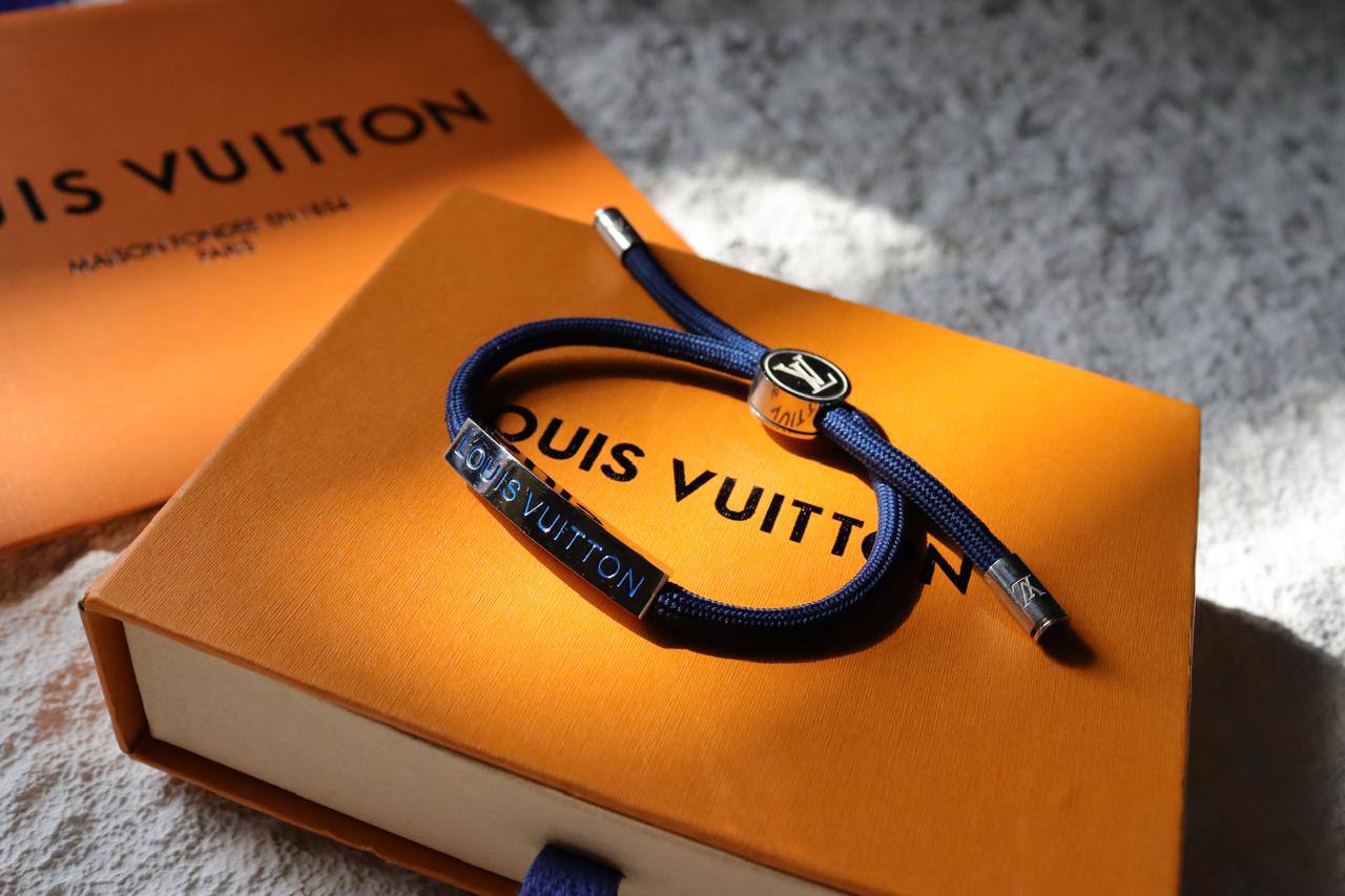 LV Bracelet
Master Quality
75 dhs❣️

Zain33
♥️♥️♥️