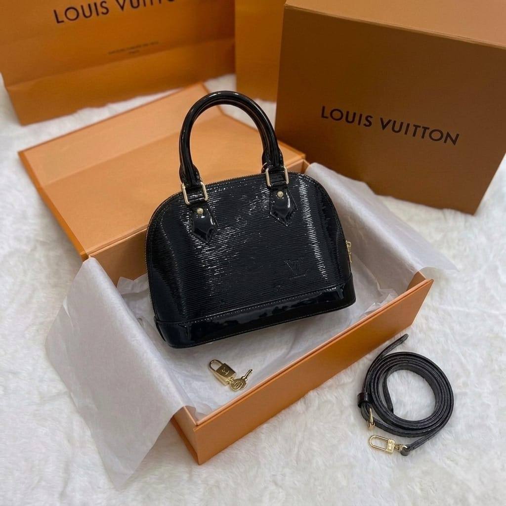 LV
ᴀʟᴍᴀ ᴍᴏɴᴏɢʀᴀᴍ
ᴡɪᴛʜ ʟᴏᴄᴋ & ᴋᴇʏ
ɪᴛ ʜᴀs ʟᴏɴɢ ʙᴇʟᴛ sᴛʀᴀᴘ
sɪᴢᴇ : 25 cm
ᴡɪᴛʜ BOX🎁🎁🎁

90 dhs✅

Zain31
♥️♥️♥️