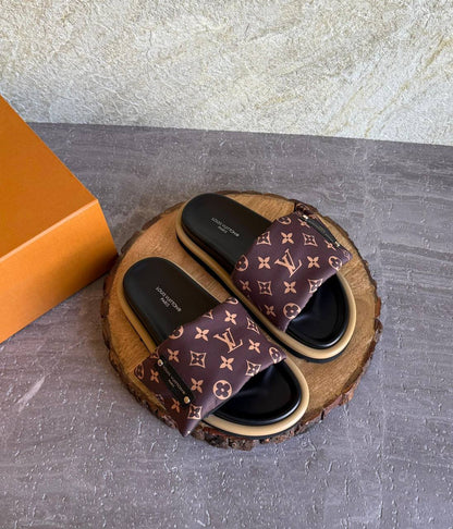 LV
SuperMaster Quality 💯
400 dhs✅
Size: 36-41💥

Zain171
♥️♥️♥️