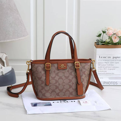 Coach 
SMALL  SIZE 

90 dhs❤️

with box
🎁🎁🎁

Zain39
♥️♥️♥️