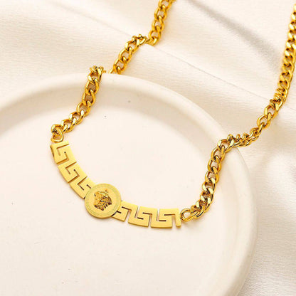New branded necklace Stainless steel 18k gold plated 
Non tarnish 
30 dhs💓

Zain243
♥️♥️♥️