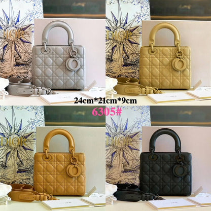 LADY DIOR 
  BIG SIZE 
GOOD QUALITY 
WITH BOX
120 dhs✅
SIZE: 24cm

Zain295
♥️♥️♥️