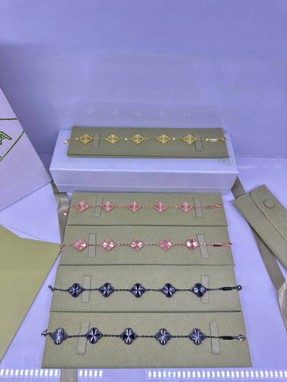 VCA ❤️‍🔥*
Stainless steel 💯
Bracelet 🐦‍🔥
With black boxes 📦 
20 dhs🪙🌨️
With normal boxes 🗃️ 
30 dhs🪙🌨️

Zain216
♥️♥️♥️