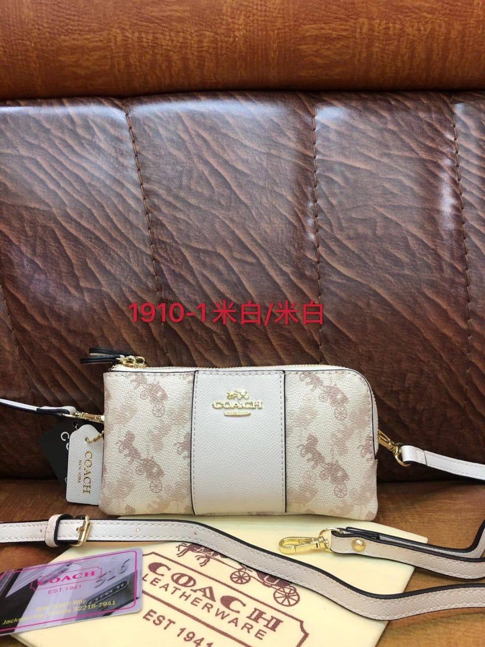 Coach
Small bag, double zipper
with 2 straps
55 dhs🇦🇪🇦🇪

Zain136
♥️♥️♥️