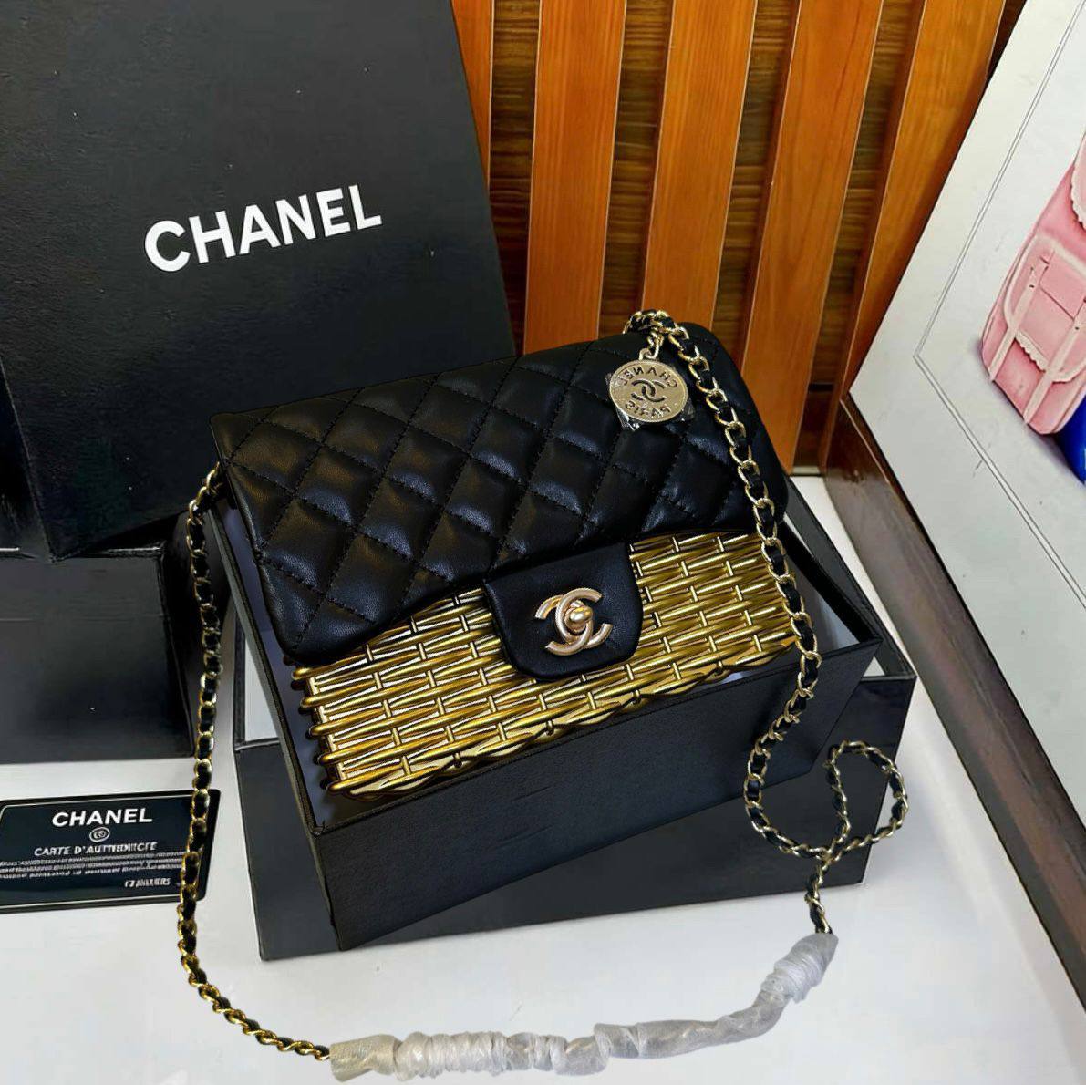 CHANEL 
COPY ONE NEW CAME 

WITH BOX 
🎁🎁🎁

180 dhs💓

Zain39
♥️♥️♥️
