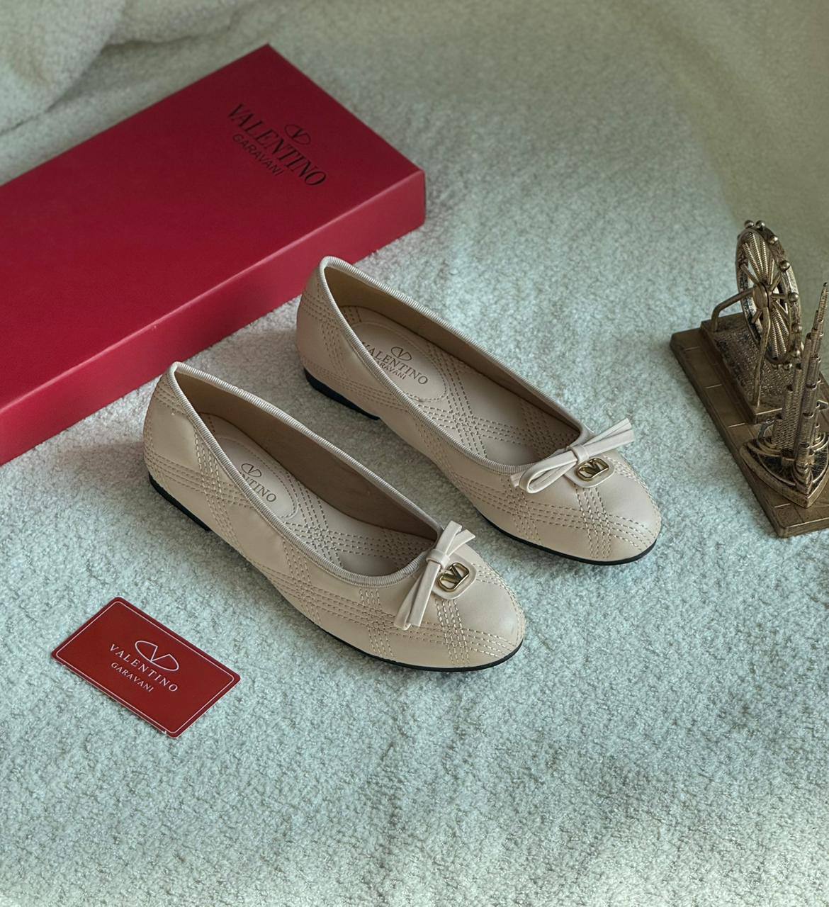 New. Valentino  ballerina 

   Size  .  36.  to 41

110 dhs🪙💚

Zain80
♥️♥️♥️